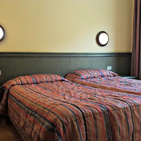 Hotel Internazionale Torri Del Benaco