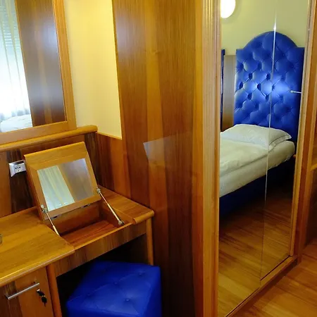 מלון Internazionale 4*